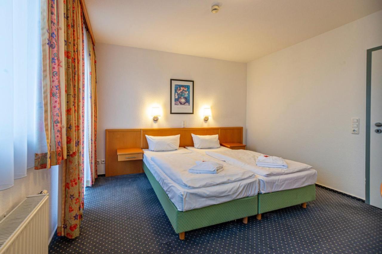 Hotel Rostock West Im "Kritzmow Park" 外观 照片