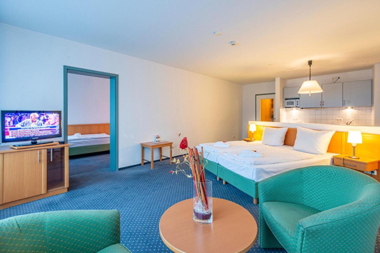 Hotel Rostock West Im "Kritzmow Park" 外观 照片