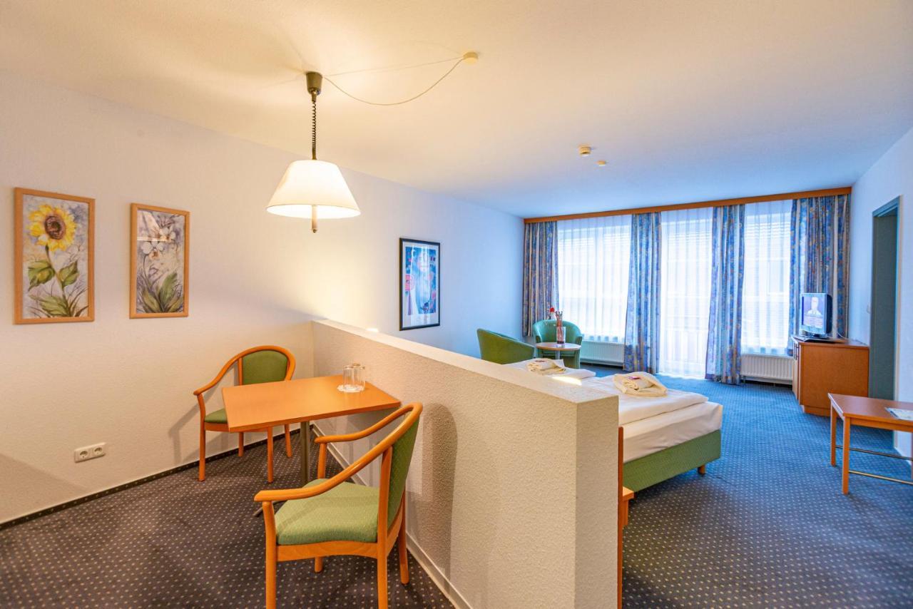 Hotel Rostock West Im "Kritzmow Park" 外观 照片